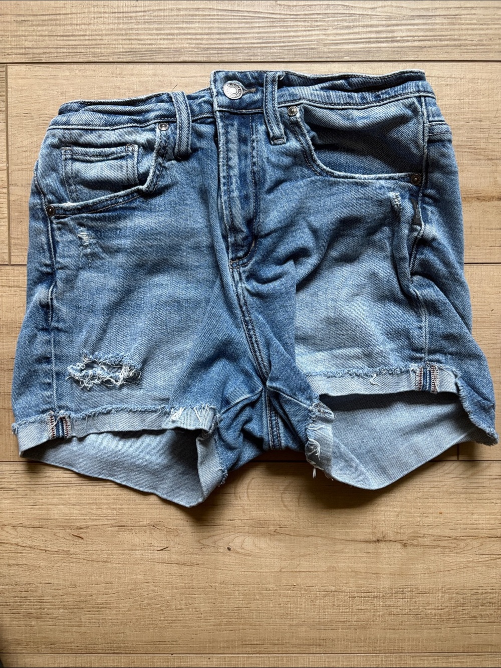 Silver Jeans CO. Jean shorts size 25 3.5 inch inseam